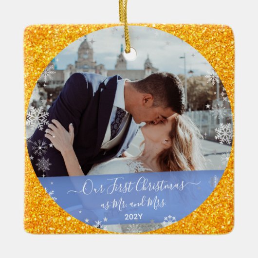 2 Photos Our First Christmas Mr Mrs Gold Glitter Keramikornament (Vorderseite)