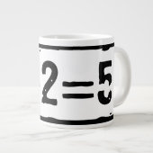 2 plus 2 gleich 5 Jumbo-Tasse (Vorderseite Rechts)