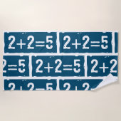 2 plus 2 gleich 5 strandtuch (Vorderseite)