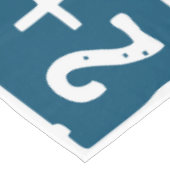 2 plus 2 gleich 5 tischdecke (Schrägansicht)