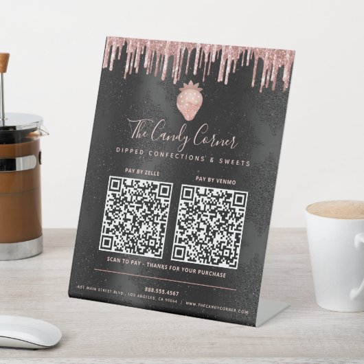 2 QR Codes hier Rosa Erdbeeren Glitzer Schwarz Sockelschild (In SItu)