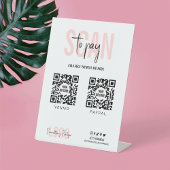 2 QR Codes scannen, um weibliche rosa Zahlung zu b Sockelschild
