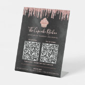2 QR Codes Zahlen Hier Rosa Cupcake Glitter Schwar Sockelschild (Vorderseite)