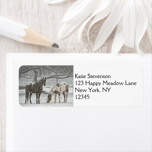 2 Schneepferde Stehend unter einem Baum (Insitu)