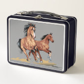 2 Schöne Pferde, die eine Mahlzeit aus Metall abge Metall Brotdose (Vorderseite)
