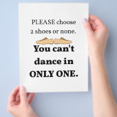 2 Schuhe oder keine weißen Flyer (Hand)