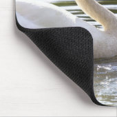 2 Schwäne im Wasser Mousepad (Ecke)
