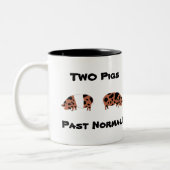 2 Schweine Past Normal! - Schwein Zweifarbige Tasse (Links)