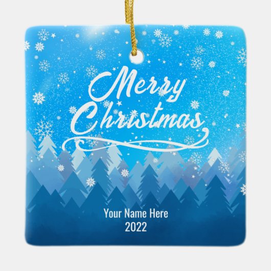 2-seitig Custom Blue Snow & Forest Frohe Weihnacht Keramikornament (Vorderseite)