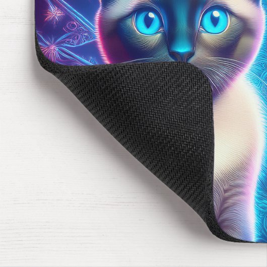 2 Siamische Kätzchen, die mit Weihnachtsbaum einge Mousepad (Ecke)