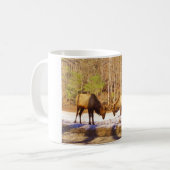 2~ zwei Bull Elk im Schnee Kaffeetasse (Vorderseite Links)