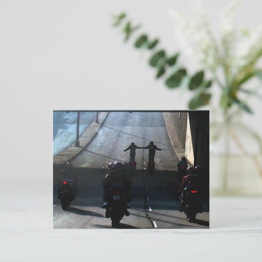 2fer - Motorrad Club auf Geary Street, SF CA Postkarte (Stehend Vorderseite)