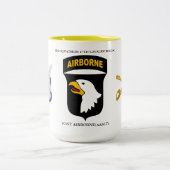 2ND SQUADRON 17TH CAVALRY(RECON) 101ST IM FLUGZEUG ZWEIFARBIGE TASSE (Mittel)