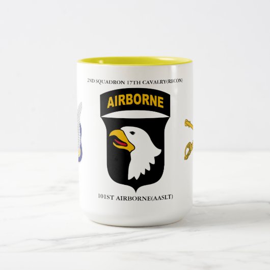 2ND SQUADRON 17TH CAVALRY(RECON) 101ST IM FLUGZEUG ZWEIFARBIGE TASSE (Mittel)
