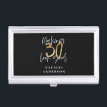 30 Aussehen gut Gold Geburtstagsfeier iPad Visitenkarten Dose<br><div class="desc">Feiern Sie Ihren 30. Geburtstag stilvoll mit diesem schwarzen,  weißen und goldenen Effekt 30 und fabelhaftem Geburtstagsdesign. Modernes Design mit Skripttext und fett gedruckter Grafik. Ändern Sie die Farbe,  um sie anzupassen. Teil einer Sammlung.</div>