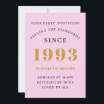 30. Geburtstag 1993 Rosa Graues Jahr für den neuen Einladung<br><div class="desc">Für alle,  die ihren Geburtstag feiern,  haben wir die ideale Geburtstagsfeier Einladungskarte. Der elegante Hintergrund mit goldenem Design ist einfach und elegant. Passen Sie den Text einfach an die Vorderseite und die Rückseite dieser Geburtstagskarte an,  indem Sie die Vorlage verwenden. Teil des Standardprogramms für Kartenmaterial,  Party und Geschenke.</div>