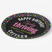 30. Geburtstag in Schwarz und Retro Pappteller (Schrägansicht)