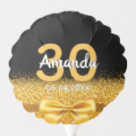 30. Geburtstag Party Goldbogen mit Funkeln auf Sch Ballon<br><div class="desc">Eleganter,  klassischer,  glamouröser und femininer Stil Balloon für ein 30. Party. Ein goldfarbenes Band und Bogen mit Imitaten goldenen Glitzer und Funkeln,  ein bisschen Blu und Luxus.  Schwarzer Hintergrund Vorlagen für Name,  Alter 30 und Datum</div>