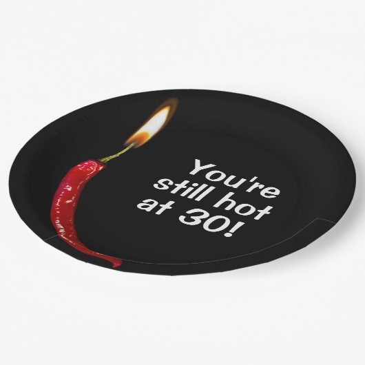 30. Geburtstag Red Hot Pepper Pappteller (Schrägansicht)