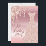30. Geburtstag Rose Goldkleid Glitzer Tropfen Einladung<br><div class="desc">Elegante, klassische, glamouröse und mädchenhafte Party Einladung. Eine Rose goldenes Kleid mit Imitaten Rose Gold Glitzer Tropfen, Farbe Tropfen aussehen. Rose Gold Imitate metallisch aussehend Hintergrund. Mit dem Text: 30. Geburtstag Party auf der Vorderseite geschrieben mit einer modernen dunklen Rose farbigen handgeschriebenen Stil Skript. Fügen Sie Ihre Veranstaltungsdetails in hintere,...</div>
