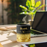 30. Geburtstag schwarzes Gold Name elegant Tasse<br><div class="desc">Elegant, klassisch, glamourös und feminin. Ein goldfarbenes Band und Bogen mit goldenem Glitzer und Funkeln, ein bisschen Bling und alltäglicher Luxus. Schwarzer Hintergrund. Das perfekte Geschenk für einen 30. Geburtstag! Vorlagen für den Namen, das Alter 30 und das Geburtsdatum und das Jubiläum. Goldene Buchstaben. Der Name ist mit einem modernen...</div>