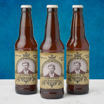 30. Geburtstag Vintage Retro-Krone Hinzufügen Ihre Bierflaschenetikett<br><div class="desc">Feiern Sie Ihren besonderen Meilenstein mit unserem Vintagen Flaschenlabel. Unser Retro-Krondesign ist perfekt für jeden 30. Geburtstag. Es ist die perfekte Art, einen solchen besondere Anlass zu begehen. Passen Sie Ihr Bierflaschenetikett mit Ihrem eigenen Foto und Text an, um es zu einem besonderen Erlebnis zu machen. Erstellen Sie ein individuelles...</div>