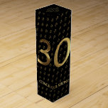 30. Geburtstags-Hochzeitstag-Schwarzes und Gold Weinbox<br><div class="desc">30. Jahrestag 30 Jahre,  30. Geburtstags-Jahrestag,  30. Hochzeits-Jahrestag,  Perlen-Hochzeits-Jahrestag,  elegante Goldblick-Typografie-glücklicher Jahrestag,  mit Liebe Emily,  können Sie die Text Schwarz-und Goldblick-Wein-Geschenkboxen ändern</div>