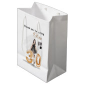 30 Jahre alt, glücklich 30. Mittlere Geschenktüte (Vorderseite Schrägansicht)