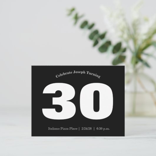30. Mann zum Geburtstag Einladungspostkarte (Stehend Vorderseite)
