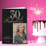 30 und fabelhaftes elegantes Black Birthday Foto Karte<br><div class="desc">30 und fabelhafte moderne und elegante Black Happy Birthday Foto Grußkarte. Das Design hat eine moderne Typografie 30 und Fabulous,  Happy Geburtstag Text und Name - personalisieren Sie die Karte. Legen Sie Ihr Foto in die Vorlage und machen Sie Ihre eigene Geburtstagskarte.</div>