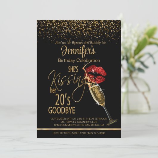 30th Birthday - She's Kissing her 20's Goodbye Einladung (Stehend Vorderseite)