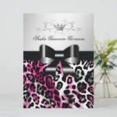 311 Chic Hot Pink Leopard Bow Metallic Einladung (Stehend Vorderseite)