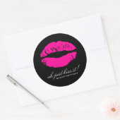311-Oh, Küss es einfach! Hott Pink | Schwarz Runder Aufkleber (Umschlag)