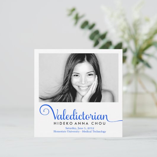 311 Valedictorian Electric Blue Abschluss Ankündigung (Stehend Vorderseite)