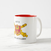 320TH FELD-ARTILLERIE-TASSE ZWEIFARBIGE TASSE (VorderseiteRechts)