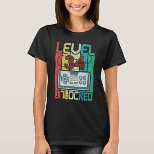 34. Geburtstag des ungesicherten Videospielers der T-Shirt