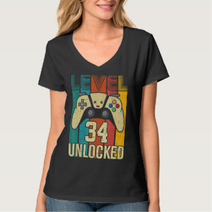 34. Geburtstag des ungesicherten Videospielers der T-Shirt