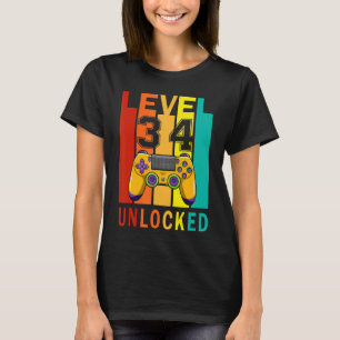 34. Geburtstag des ungesicherten Videospielers der T-Shirt