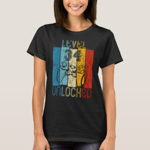 34. Geburtstag des ungesicherten Videospielers der T-Shirt