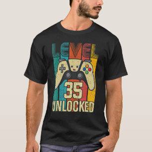 35. Geburtstag des ungesicherten Videospielers der T-Shirt