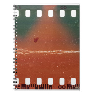 35-mm-Filmstreifen Anfang, coole Kratzer. Notizblock
