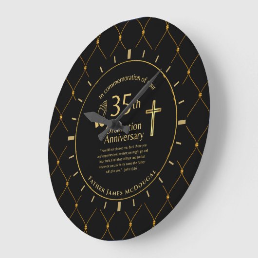 35. Ordination Jubiläum Priest PERSONALISIERT Große Wanduhr (Winkel)