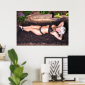 36" x 24" Chrissy Kittens by the Log Poster (Heimbüro)