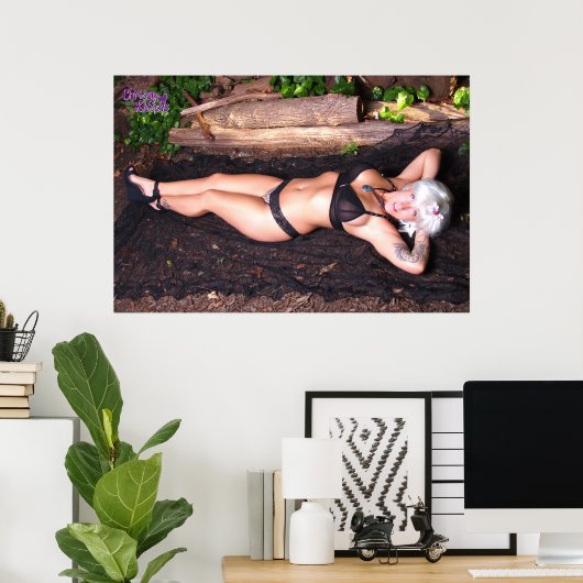 36" x 24" Chrissy Kittens by the Log Poster (Heimbüro)