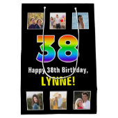 38. Geburtstag: Regenbogen "38", benutzerdefiniert Mittlere Geschenktüte (Rückseite)