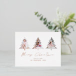 3 Baum Form Fotos Frohe Weihnachten Luxus Folien Feiertagspostkarte<br><div class="desc">3 Baum Form Fotos frohe Weihnachten. Frohe Weihnachten ist in einem stilvollen Set-Skript. Die Schrift auf der Vorderseite ist in echter Folie für eine Touch von Extra-Eleganz. Ersetzen Sie die drei Beispielbilder einfach durch Ihre eigenen und personalisieren Sie sie mit Ihren Namen auf der Vorderseite.</div>