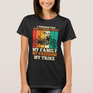 3 Dinge, mit denen man nicht spaßt Meine Familie M T-Shirt