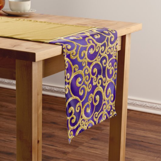3 Erstmalige Monogram Table Runner, Lila und Gold Mittelgroßer Tischläufer (Beispiel)