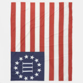 3 % FLAG FLEECEDECKE (Vorderseite)