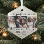 3 Foto 1. Verheiratete Weihnachtsfeiertage Marble  Ornament Aus Glas<br><div class="desc">Feiern Sie einen fröhlichen 1. Urlaub als Neuvermählte mit einer maßgeschneiderten 3-Foto-Collage "Unser erstes Verheiratetes Weihnachtsfest" in sechseckiger Glasform. Bilder und Texte auf dieser Vorlage sind einfach zu personalisieren. (IMAGE PLACEMENT TIP: Eine einfache Möglichkeit, ein Foto genau so zu zentrieren, wie Sie es gewollt haben, ist es, es einzuschneiden, bevor...</div>